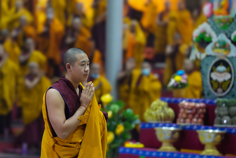 རྒྱལ་ཡོངས་བཀའ་བརྒྱུད་སྨོན་ལམ་ཆེན་མོ་ཐེངས་ ༣༩ པའི་བཀའ་ཆོས་དང་གནས་ཚུལ་སྙིང་བསྡུས།