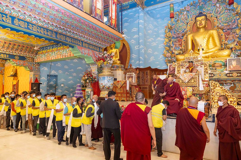 ༧སྐྱབས་མགོན་རྒྱལ་བའི་རྒྱལ་ཚབ་དྲུང་གཽ་ཤྲི་ཆེན་པོས་བཀའ་བརྒྱུད་སྨོན་ལམ་ཚོགས་མི་དང་བླངས་པ་རྣམས་ལ་བསྩལ་བའི་བཀའ་སློབ་རགས་བསྡུས།
