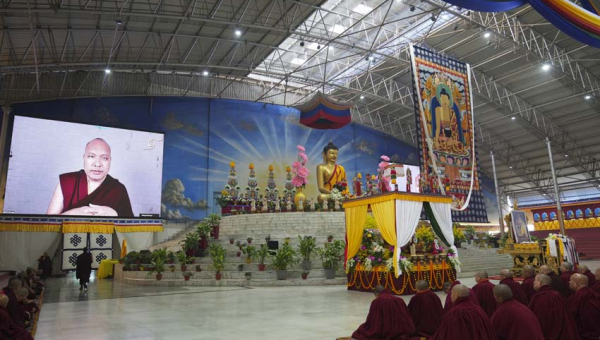 བཀའ་བརྒྱུད་སྨོན་ལམ་ཐེངས་བཞི་བཅུ་པའི་སྔོན་འགྲོའི་གསུང་ཆོས་ཉིན་དང་པོ། ཆོས་ཐུན་གཉིས་པ།