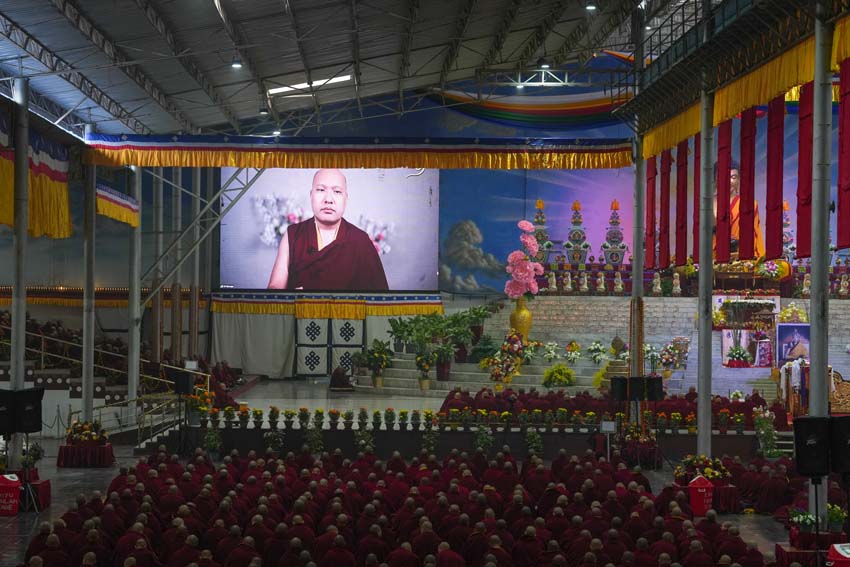 བཀའ་བརྒྱུད་སྨོན་ལམ་ཐེངས་བཞི་བཅུ་པའི་དངོས་གཞི་ཉིན་གསུམ་པ། 